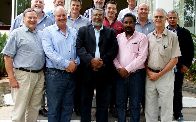 Representatives of agri associations and commodities within Western Cape organised agriculture that were present during the establishment of the Western Cape Agriculture Forum are (front) Messrs Wiehahn Victor (Canning Fruit Producers Association), Cornie Swart, Ismail Motala, Elton Jefthas, John Durr and Lawren Engelbrecht (AFASA). Middle: Messrs Anton Rabie (Hortgro), Rico Basson, Michael Laubscher (Hex Valley Table Grape Association) and Nicholas Dicey (Hortgro). Back: Messrs Johan Bothma (Agri Western Cape), Carl Opperman and Willem Bestbier (SATGI).